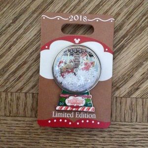 Disney’s Beach Club Resorts 2018 Holiday Snow Globe Pin Donald and Daisy Duck